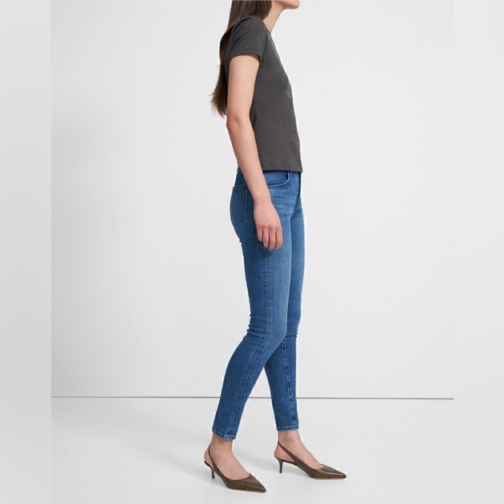 J Brand | Maria High-Rise Skinny Jean in Comfort Stretch in Ingenue | 27 - Picture 2 of 10